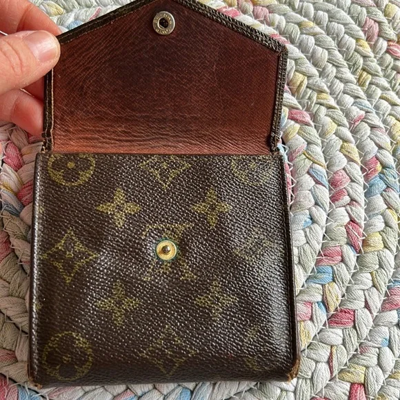 Louis Vuitton 1984 Monogram Wallet - Picture 2 of 10
